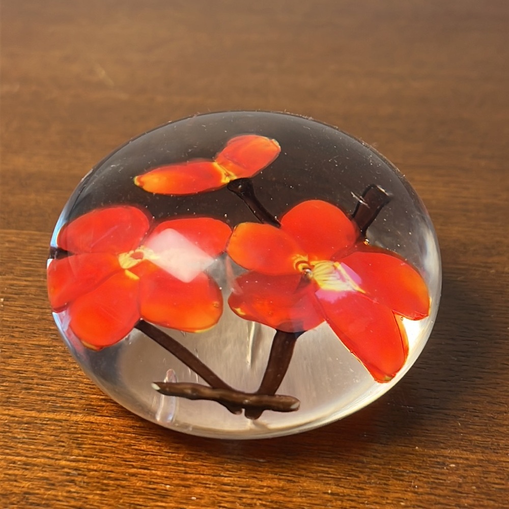 Glass Papperweight
